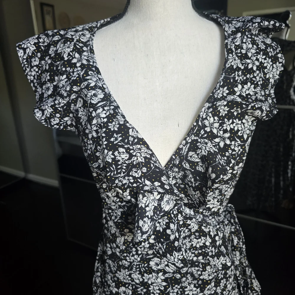 Max Studio Black and White Asymmetrical Dress - Picture 4 of 5